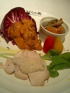 ローストチキンのツナソース、夏野菜のマリネ、海老とマメのカレー風味.jpg
