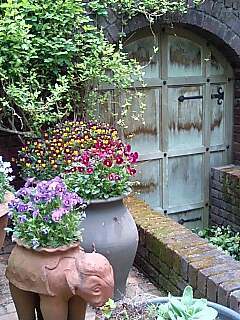 English Garden 庭の扉.jpg